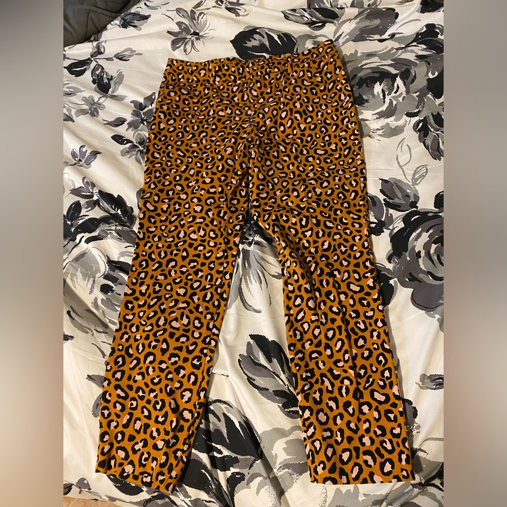 Women’s Old Navy Pixie Ankle Pant